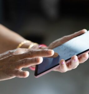 Celular seminovo requer procedimentos de segurança contra riscos cibernéticos