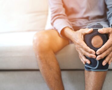 Dor no joelho é condição comum entre adultos brasileiros