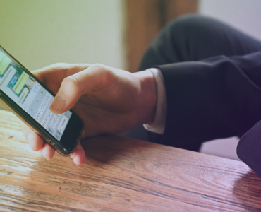 Empresas podem monitorar WhatsApps corporativos