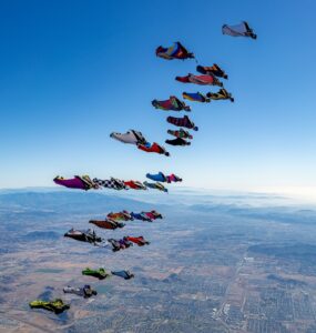 Atletas brasileiros batem recorde mundial de wingsuit