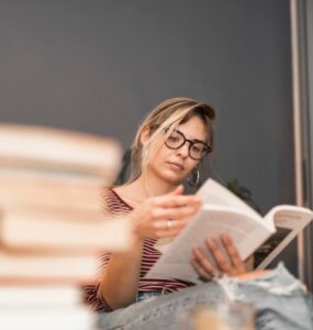 Busca por livros físicos cresce mesmo com avanços digitais