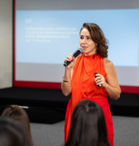 Lívia Torquetti analisa tendências de RH para 2025 em eBook