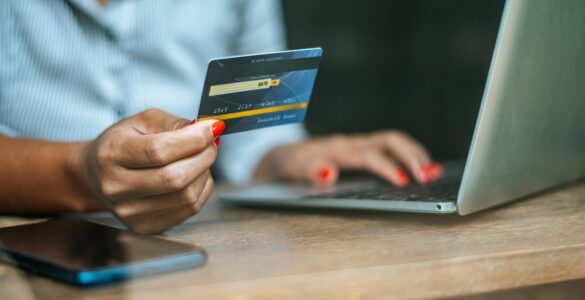 Especialista dá dicas para evitar golpes financeiros no Carnaval