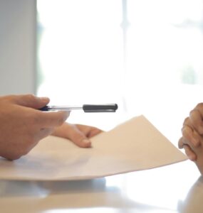 Estratégias jurídicas podem mitigar passivos trabalhistas em grandes empresas