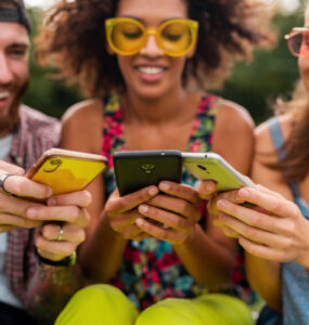 Carnaval demanda atenção redobrada ao furto de celulares