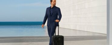 TUMI celebra 50 anos com campanha “Made For You Since 1975”