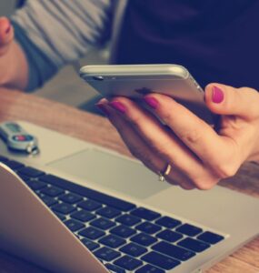 Empresas adotam WhatsApp para controle da inadimplência