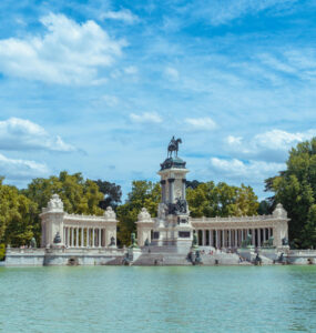 Espanha bate recorde de turistas estrangeiros em 2024