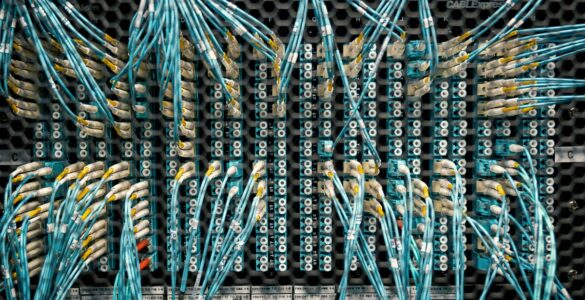 Marketing estratégico impulsiona expansão da fibra óptica no Brasil