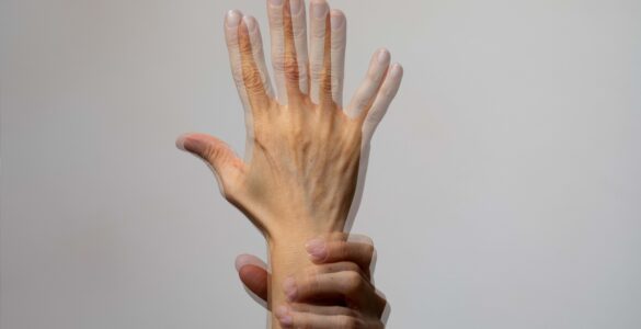 Neurocirurgião explica como diferenciar Parkinson e Tremor