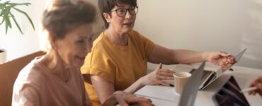 Ação reúne vagas de emprego para mulheres acima de 50 anos