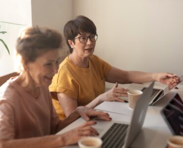 Ação reúne vagas de emprego para mulheres acima de 50 anos