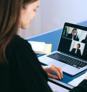 Entrevistas por vídeo com boa preparação impulsionam a contratação