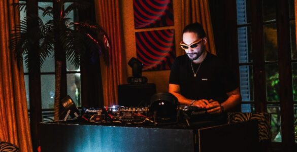 Desfile de Walério Araújo tem trilha de DJ Fábio Lopes