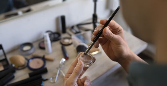 Maquiagem influencia imagem profissional e pode impactar no ambiente de trabalho