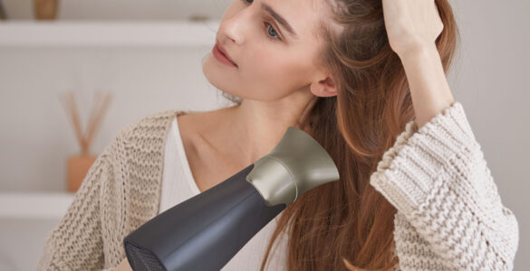 Manter os cabelos saudáveis após o verão pede algumas ações