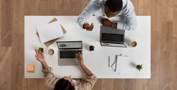 Flexibilidade e tecnologia renovam escritórios modernos