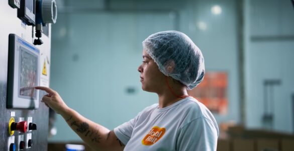 Mulheres ganham espaço na indústria, mas desafios persistem