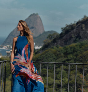 Vestido de seda ganha espaço em produções diurnas