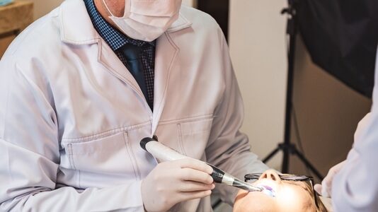 Implante zigomático é solução para perda dentária severa