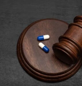 Acesso a medicamentos de alto custo demanda ações judiciais