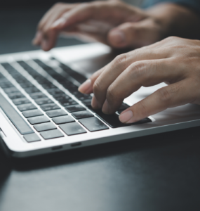 Dados apontam AI Overviews em resultados de pesquisa por setores