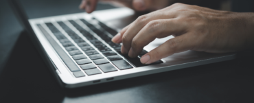 Dados apontam AI Overviews em resultados de pesquisa por setores