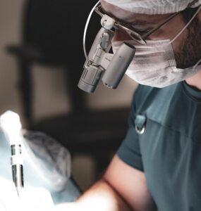 Transplante capilar: estudo destaca avanços na técnica FUE