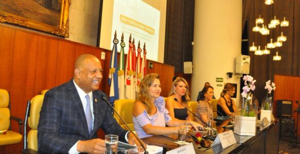 Cem mulheres empreendedoras são homenageadas na Câmara de SP