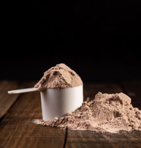 Suplementação com whey protein melhora recuperação muscular