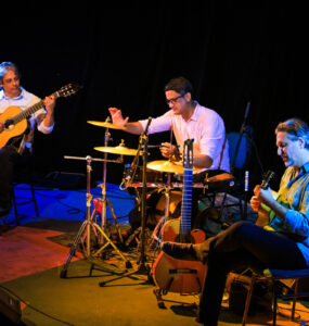 Trio Baru se apresenta no Teatro de Sobradinho, no DF