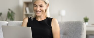 Aprendizagem contínua favorece reinserção de profissionais 50+ no mercado