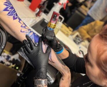 Tatuadora Thaysa Lucena é 2º lugar em evento internacional nos EUA