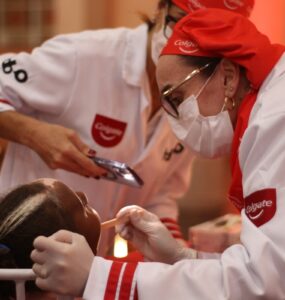 ONG seleciona jovens para tratamento dental gratuito em maio