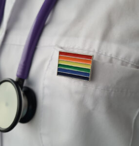 Atendimento urológico inclusivo é fundamental, diz médico