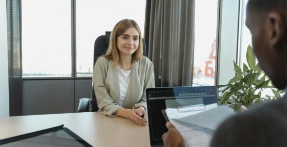 Segundo estudos, aparência pode impactar entrevista de emprego