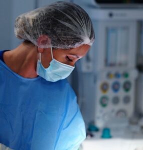 Cirurgias plásticas crescem entre mulheres acima dos 60 anos