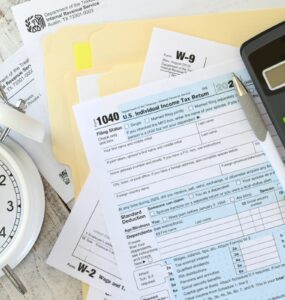 Brasileiros nos EUA enfrentam regras fiscais rígidas no país