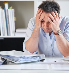 Apoio à saúde mental é escasso nas empresas, aponta estudo