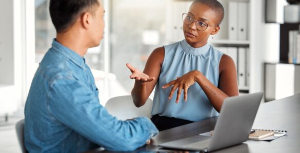 Especialista compartilha dicas para pedir aumento de salário
