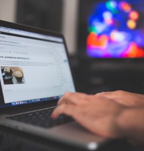 Criação de sites impulsiona negócios digitais no Brasil