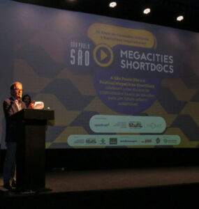 Dupla comemoração exibiu melhores curtas de festival global