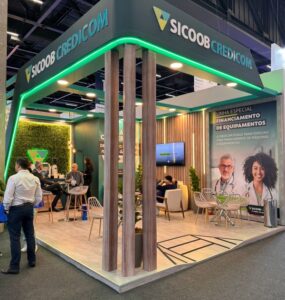 Sicoob Credicom marca presença na Hospitalar 2025