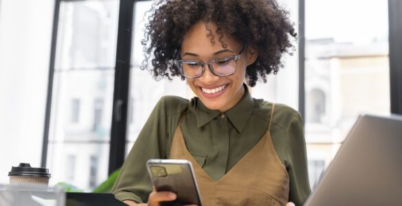 Celular cresce como fonte de renda entre brasileiros em 2025