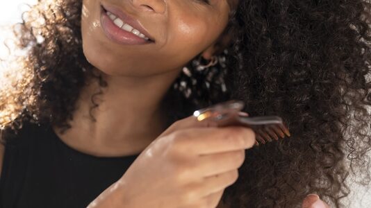 Skala e Lola se unem para formar grupo beleza no Brasil