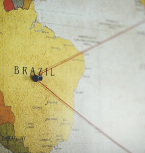 Felipe Avancini orienta brasileiros sobre mobilidade global