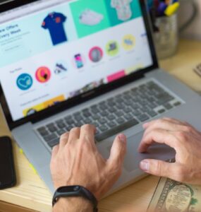 Produtos temáticos ampliam presença de marcas no e-commerce