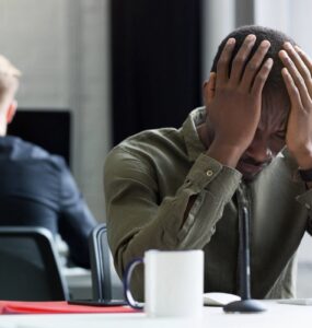 Nova NR-1 expõe o peso do ambiente de trabalho no adoecimento mental