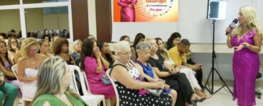 Cris Lopes celebra um ano de Conectadas com 2.300 mulheres