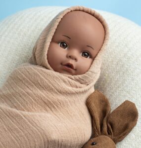 Especialista destaca uso de bebês reborn como ferramentas indispensáveis em aula